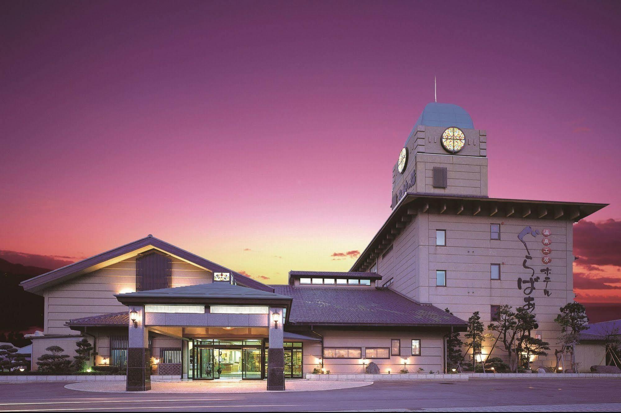 Awara Onsen Hot Spring Koubou Gurabaatei Hotel Bagian luar foto