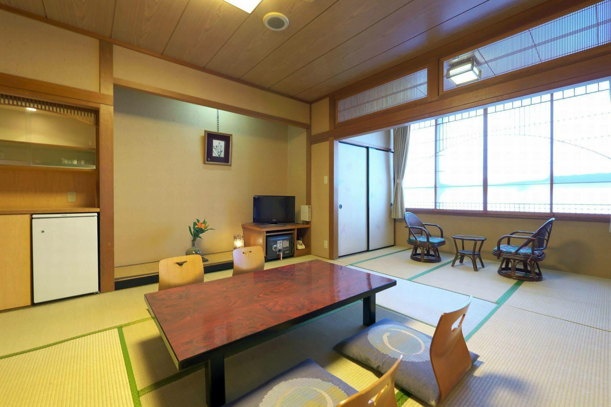 Awara Onsen Hot Spring Koubou Gurabaatei Hotel Bagian luar foto