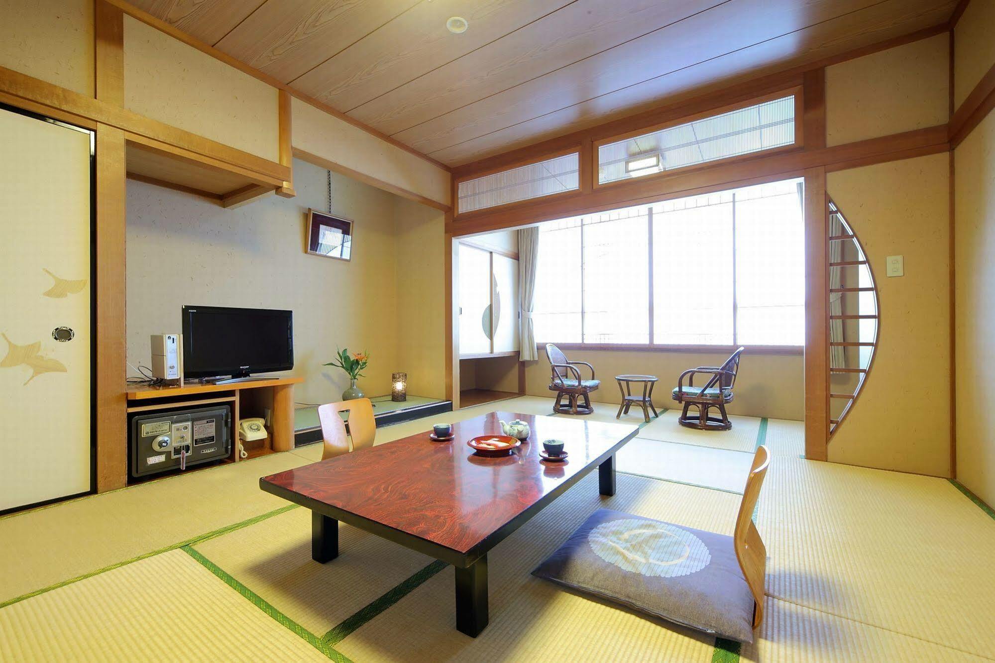 Awara Onsen Hot Spring Koubou Gurabaatei Hotel Bagian luar foto