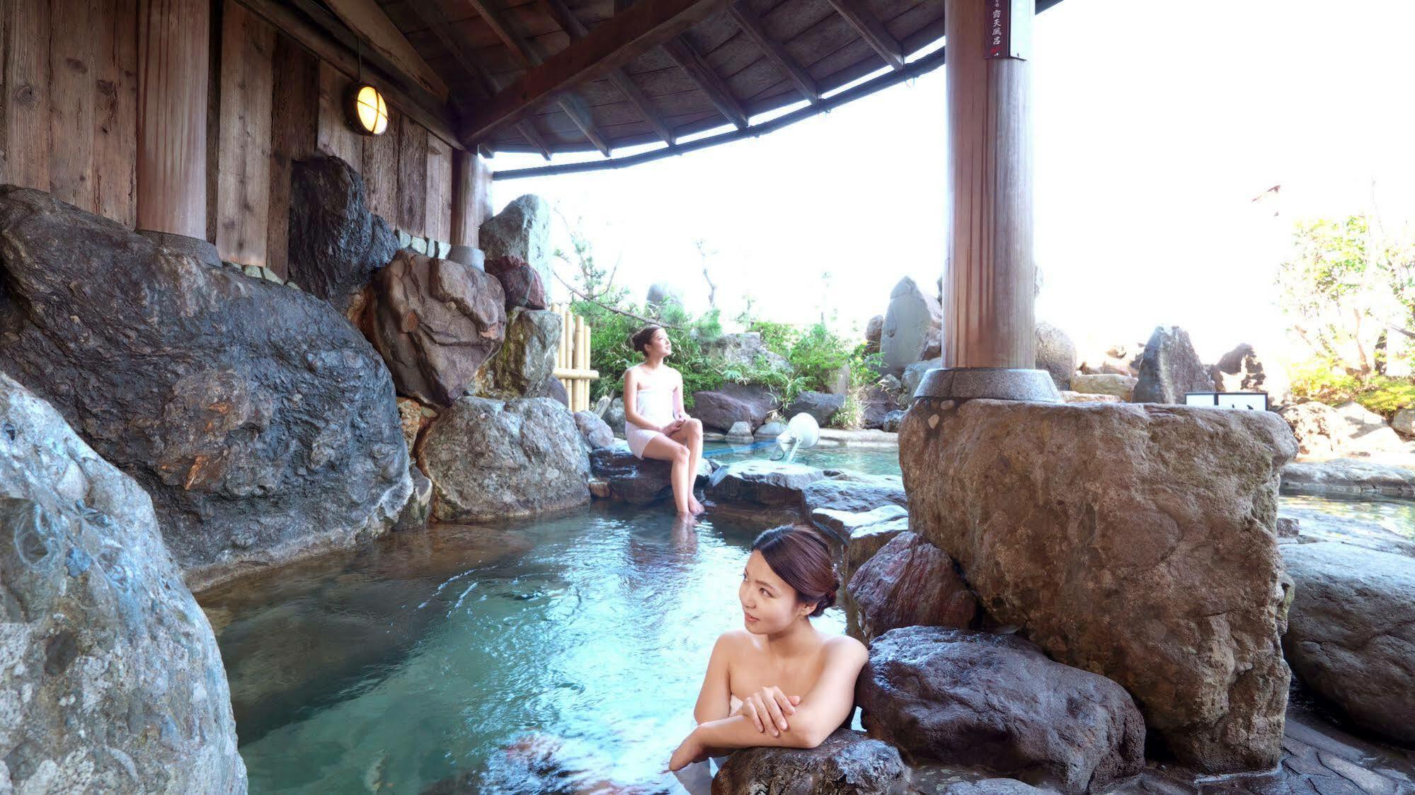 Awara Onsen Hot Spring Koubou Gurabaatei Hotel Bagian luar foto