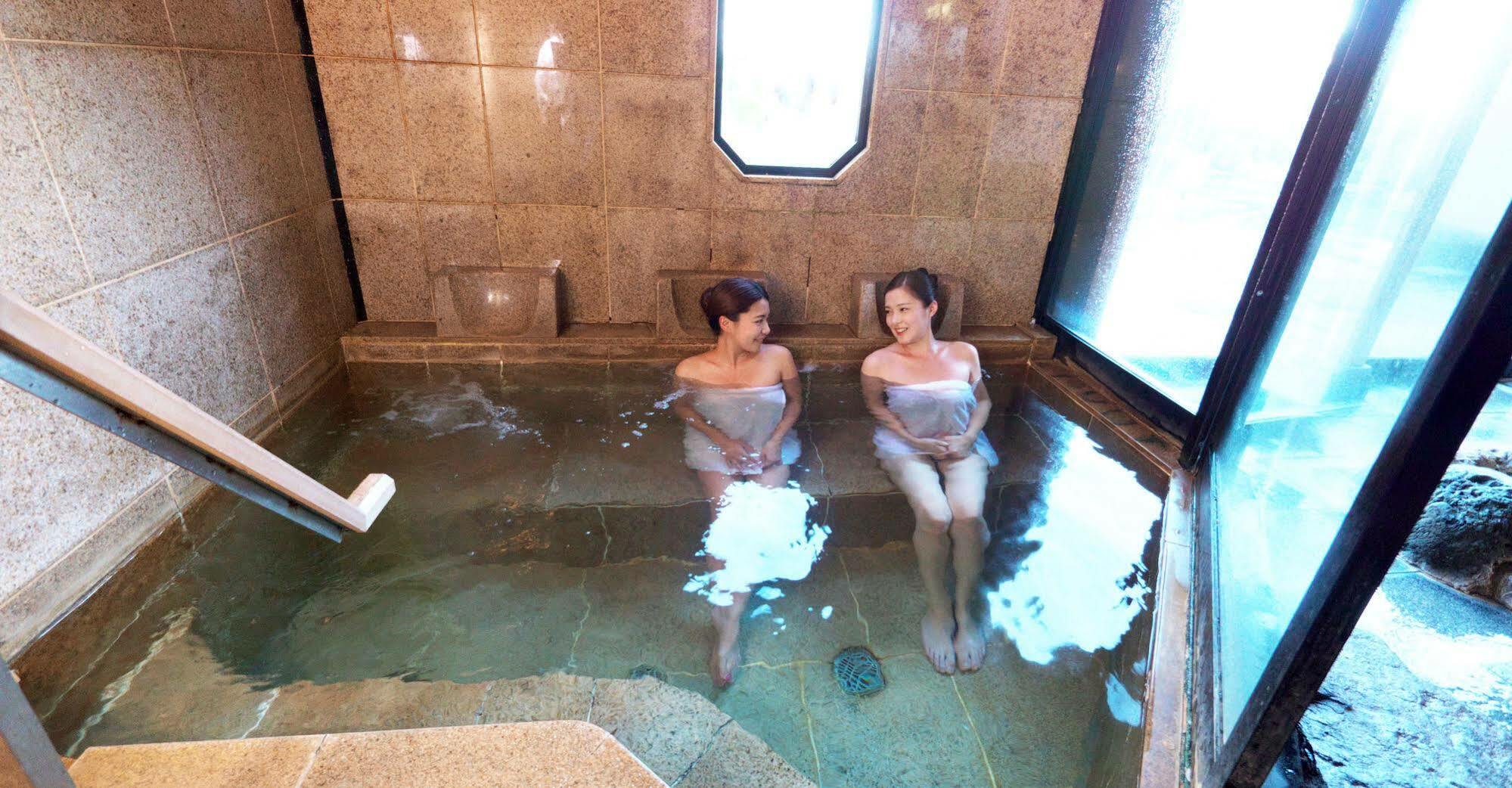 Awara Onsen Hot Spring Koubou Gurabaatei Hotel Bagian luar foto